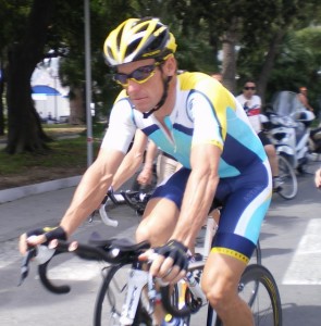 Lance Armstrong (AST) sul lungomare a Sestri L.- Foto Descalzo N.